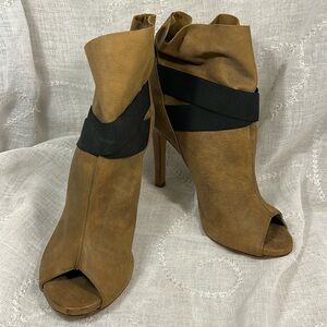 NWT Latitude Femme Anthropology leather peep toe booties